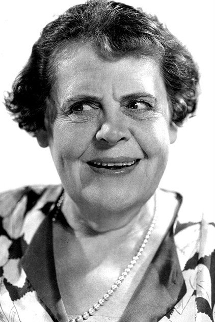 Marie Dressler como Queen