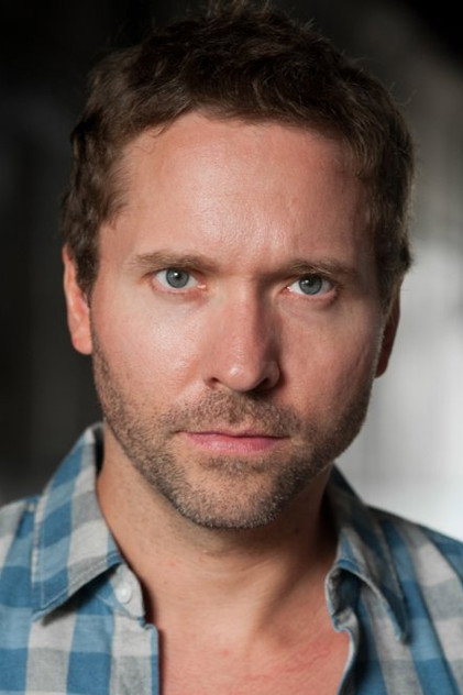 Brad Mann como Tommy Two Towers