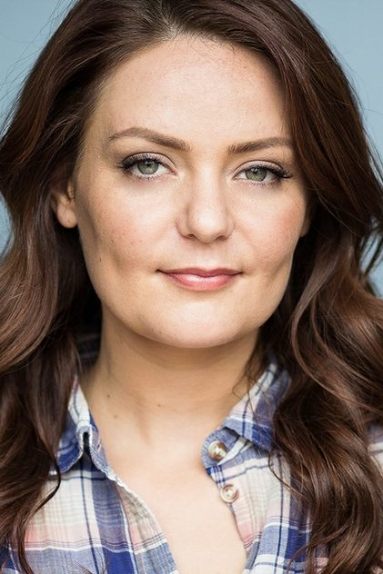 Hanna Hall como Young Jenny Curran