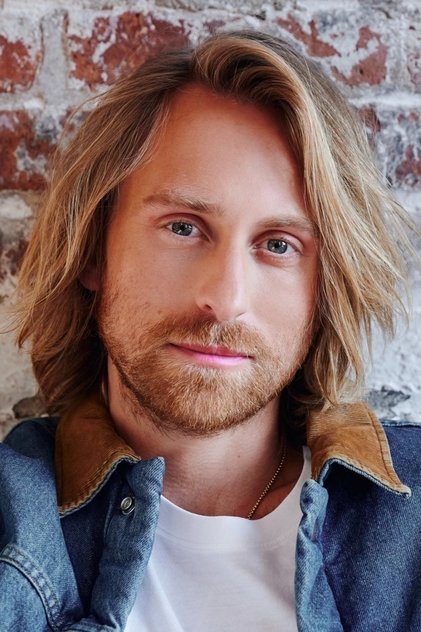 Eric Nelsen como Buzz