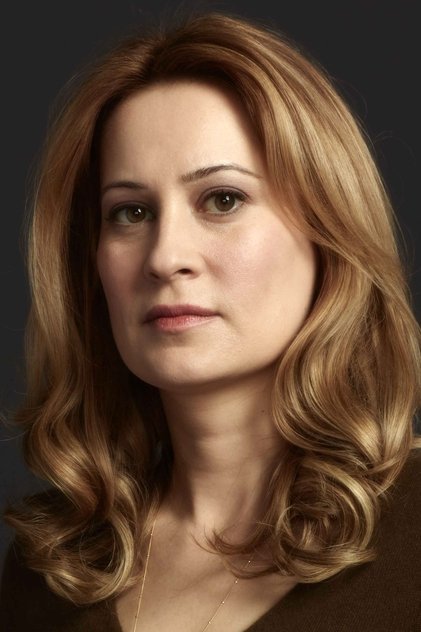 Camille Sullivan como Pat Inman