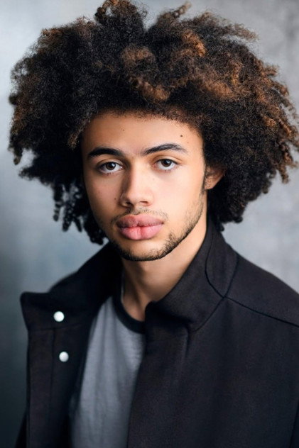 Zac Looker as Dustin