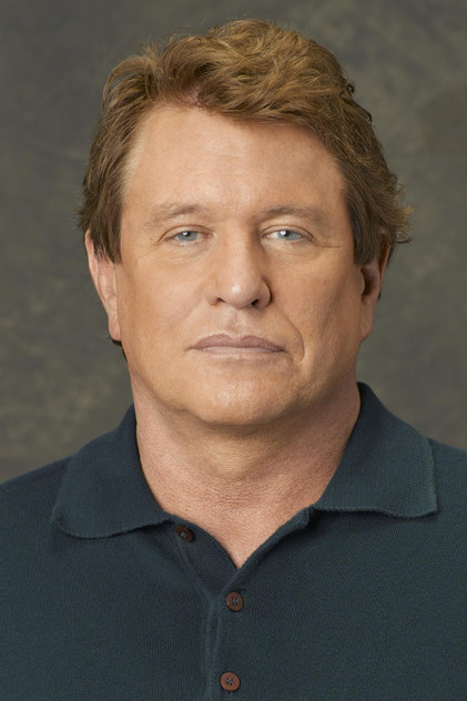 Tom Berenger como Peter Browning