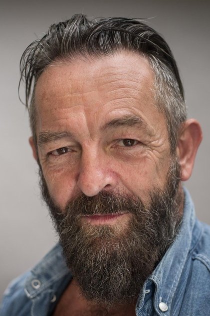 Francis Magee como Murgey