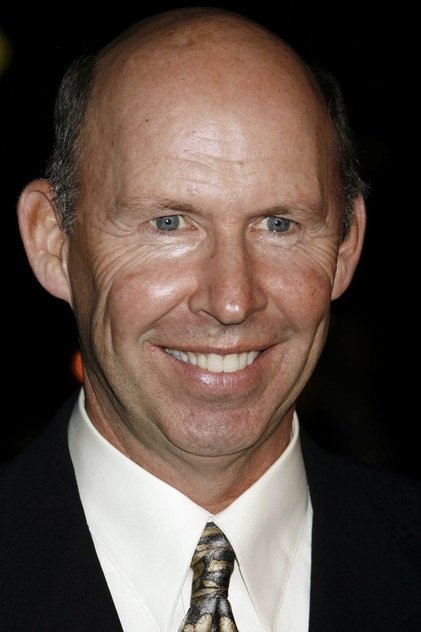 Don Lake como Brig. Gen. Brad Gregory