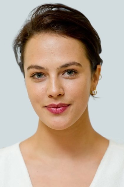 Jessica Brown Findlay como Pamela Legat