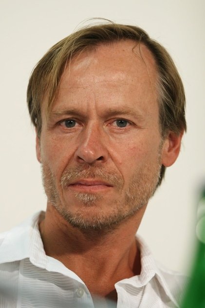 Karel Roden som Dr. Värava