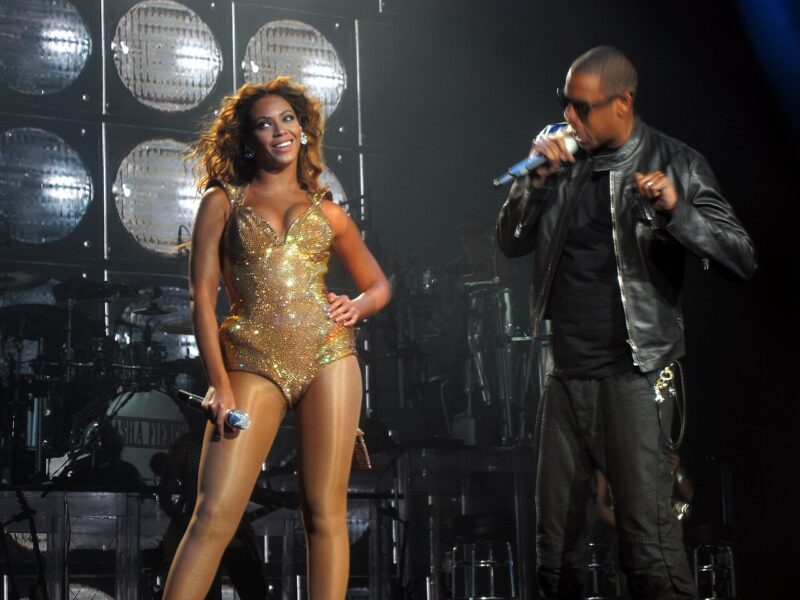 Sự cố trễ giờ của Jay-Z tại Yankee Stadium: anh mở màn bằng một lời hứa, không phải lời xin lỗi