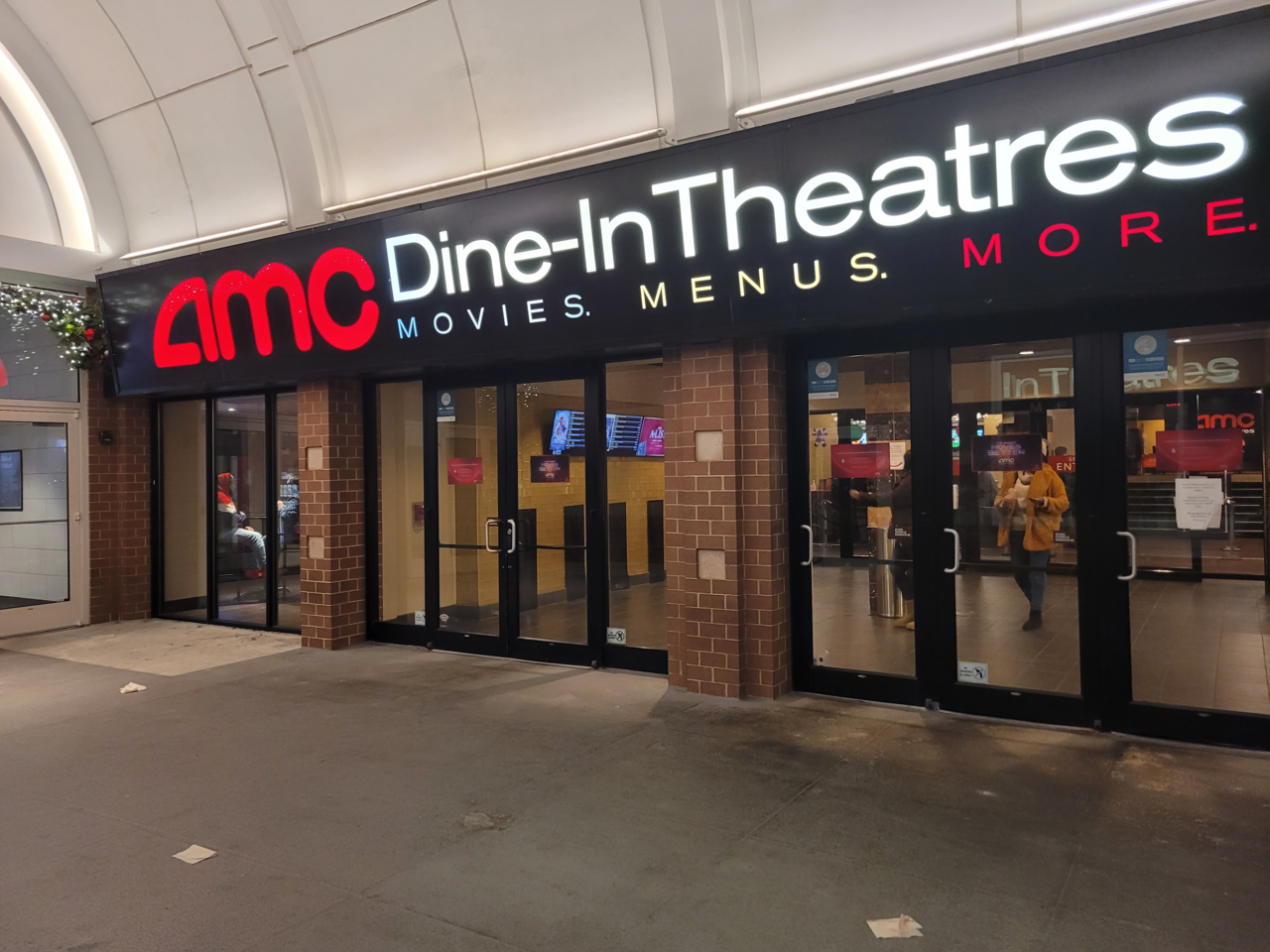 Adam Aron responde “gracias, pero no” a los fiscales y apuesta con AMC por una Paramount-Warner más grande