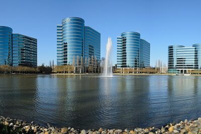 Un fallo 9.8/10 de Oracle PeopleSoft dio a ShinyHunters dos semanas en 100+ organizaciones