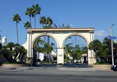 The Bronson Gate at the Paramount Pictures studio lot on Melrose Avenue in Hollywood. Photo: Coolcaesar / CC BY-SA 4.0 via Wikimedia Commons.