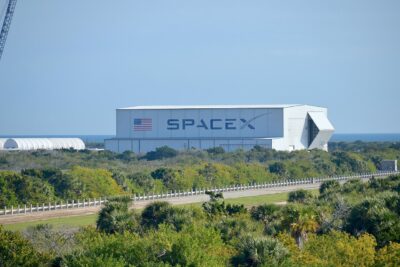 SpaceX 주가 IPO 가격 밑으로 추락, 캐시 우드 5100만 달러 추가 매수
