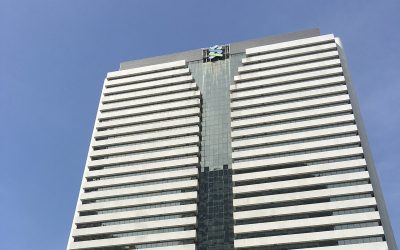 Standard Chartered retorna US$ 1 bi a acionistas com a IA cortando empregos