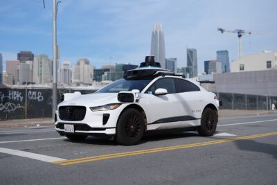 Waymo entfernt den Sicherheitsfahrer aus vier US-Städten — aus wirtschaftlichen Gründen