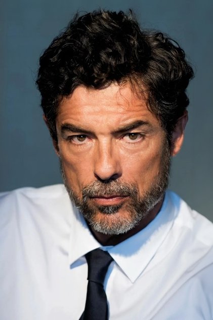 Alessandro Gassmann as Santo