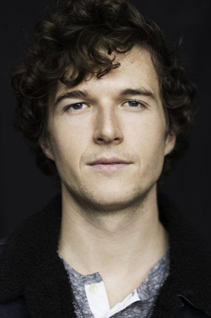 Thomas Vallières como Matthew