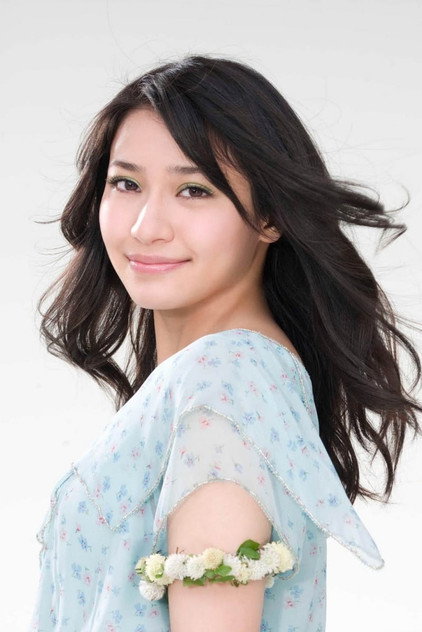 Megumi Nakajima como Julie (voice)