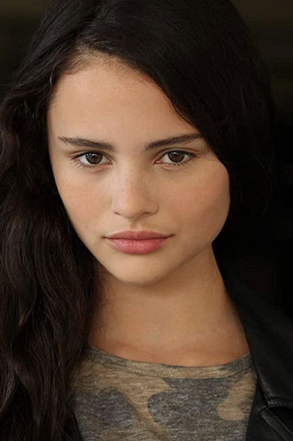 Gabrielle Echols en tant que Bridget