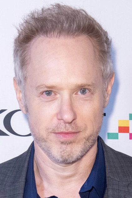 Raphael Sbarge dans le rôle de Pastor Don Revans