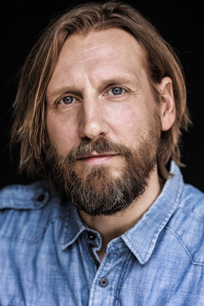 Pekka Strang como Mr. Malander