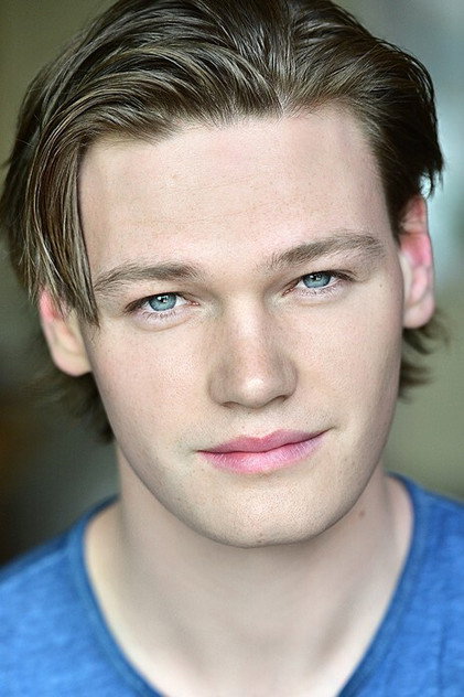 James Hicks como Mike Crenshaw