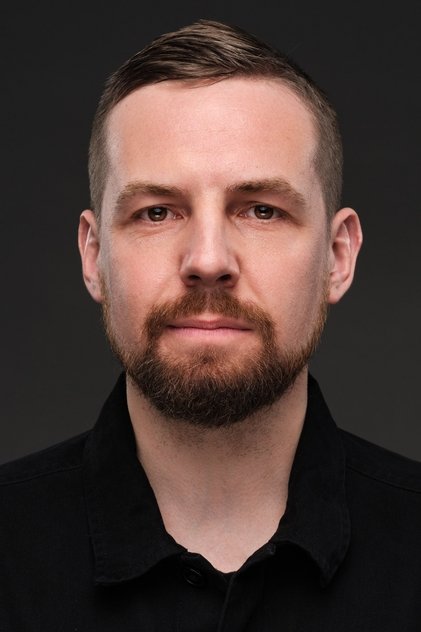Michael Swatton como Oswald Watson