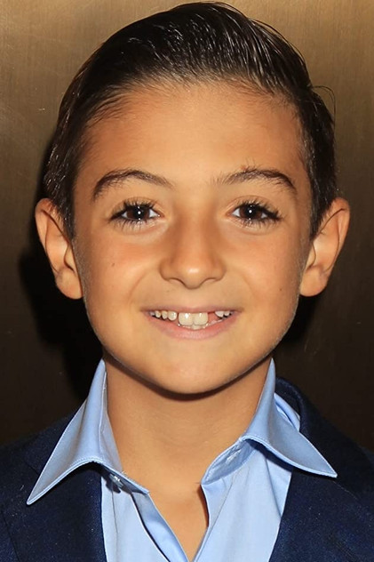 Daniel Ranieri como Young JR Maguire