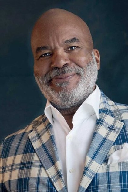 David Alan Grier como Packard