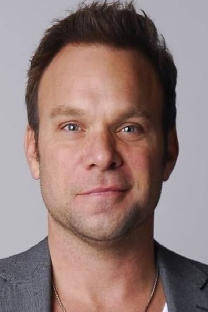 Norbert Leo Butz dans le rôle de Tony West