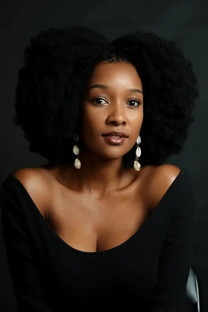 Mamarumo Marokane dans le rôle de Pearl
