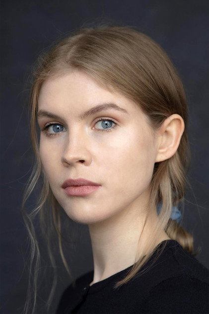 Eve Connolly 역 Charlotte
