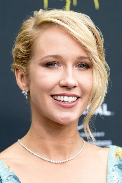 Анна Кэмп в роли Edie