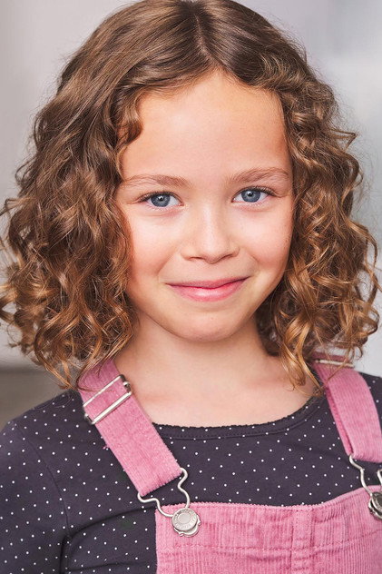 Alice Halsey as Laura Ingalls