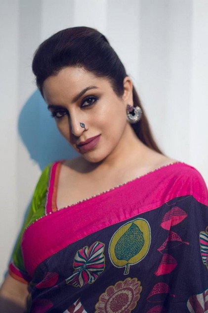 Tisca Chopra como Roshni Batra