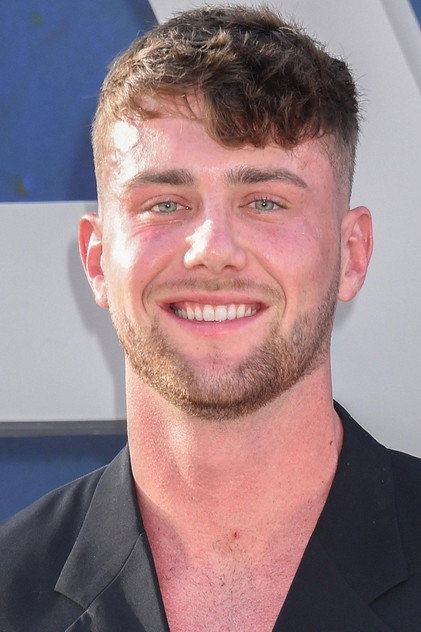 Harry Jowsey como Self