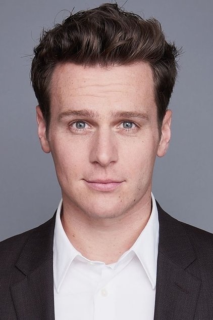Jonathan Groff como Smith