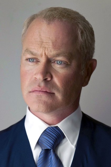 Neal McDonough como Vincent