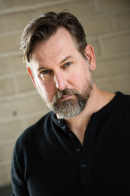 Lucien Spelman como Charlie