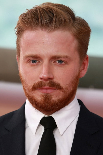 Jack Lowden als Crawford