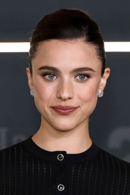 Margaret Qualley como Joanna
