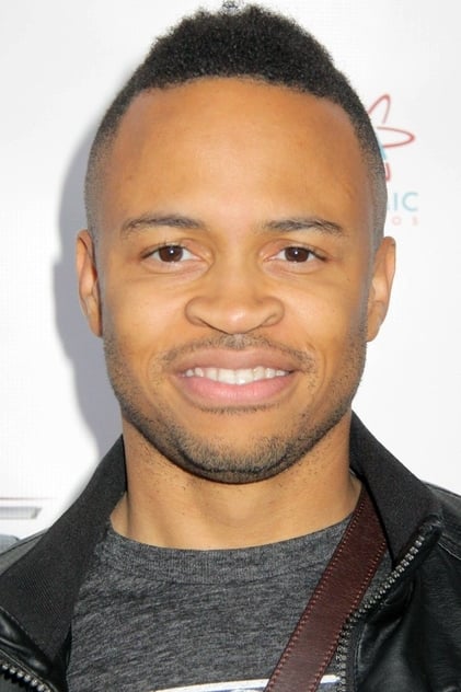 Eugene Byrd como Davis