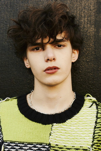 Flynn Allen como Adam 18 y.o.
