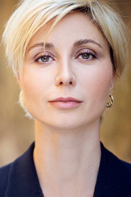 Anna Ferzetti como Klara Asper