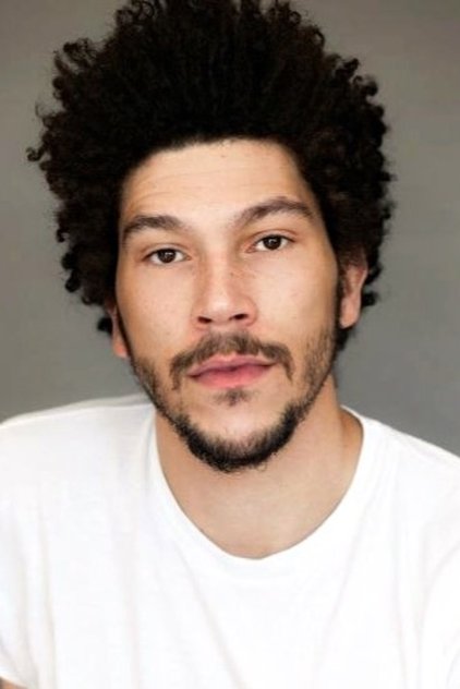Joel Fry como Bryan