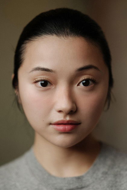 Michelle Mao como Lisa Randall