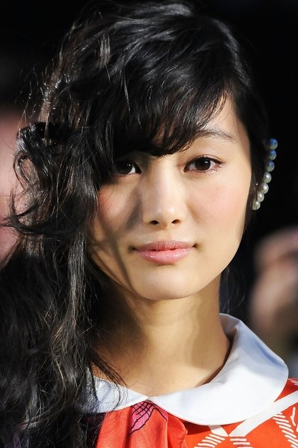 忽那汐里 nel ruolo di Ms. T