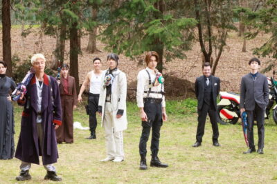 Una conspiración de sueños diurnos convierte a Kamen Rider Zeztz en un thriller de fugitivos
