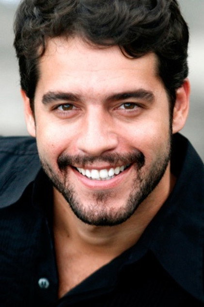 Guilherme Winter como Gustavo