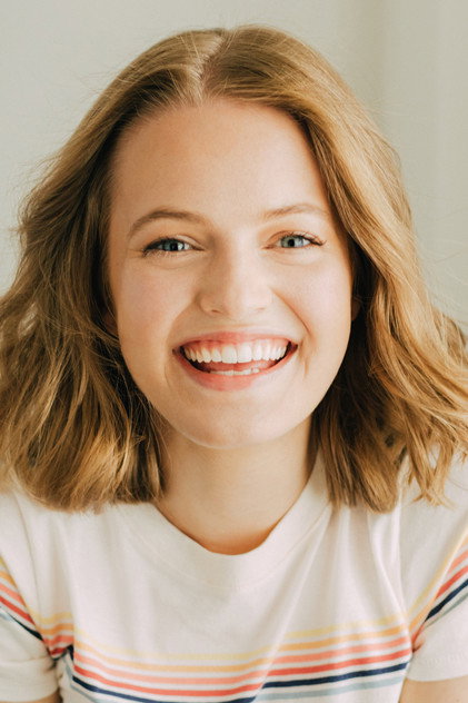 Jo Ellen Pellman como Emma Nolan
