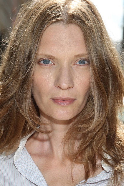 Agata Buzek como Joanna 'Jo' Lisiecka